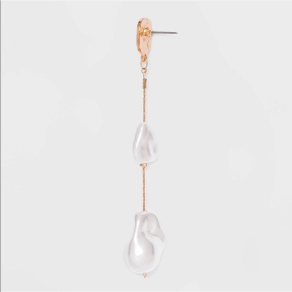 Simulated Linear Pearl Earrings - Picture 2 of 3